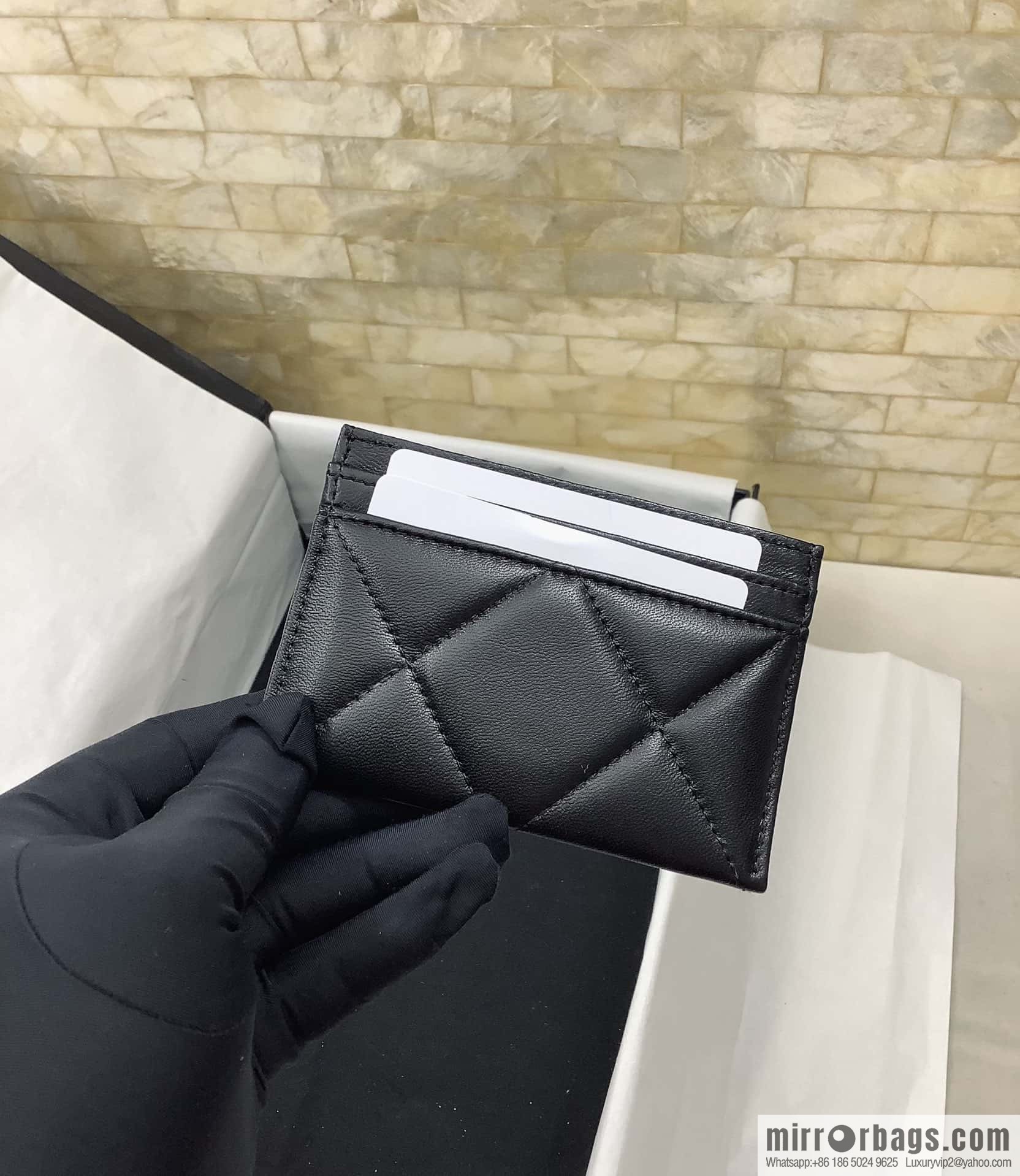 CHANEL classic rhombus 19 sheepskin gold buckle big cc logo card holder AP1167