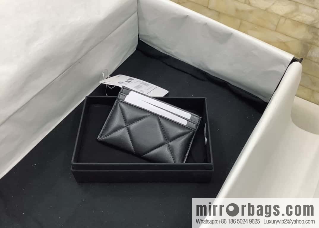 CHANEL classic rhombus 19 sheepskin gold buckle big cc logo card holder AP1167