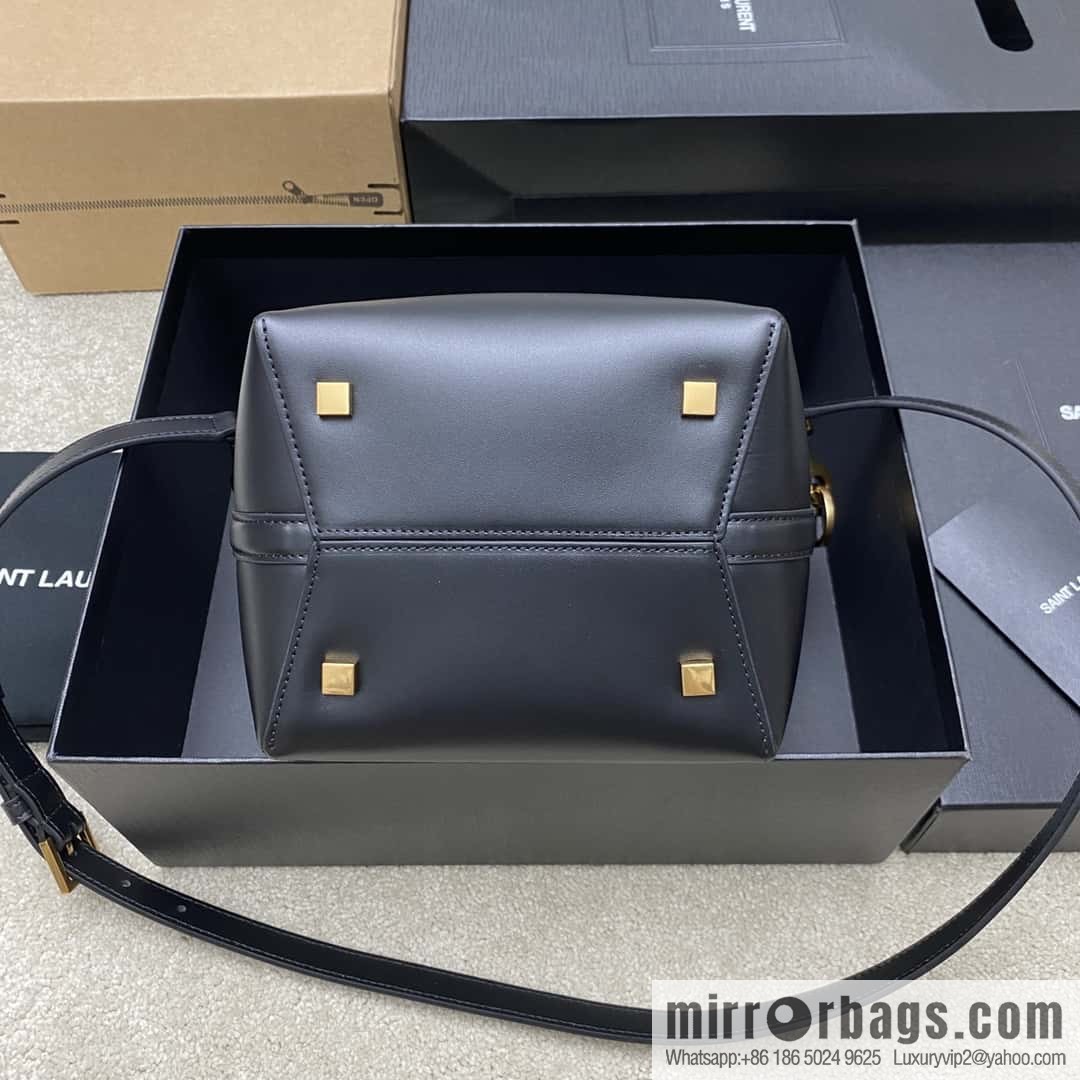 New LE 5A-7 series small bucket bag black plain weave/gold Model: 749036
