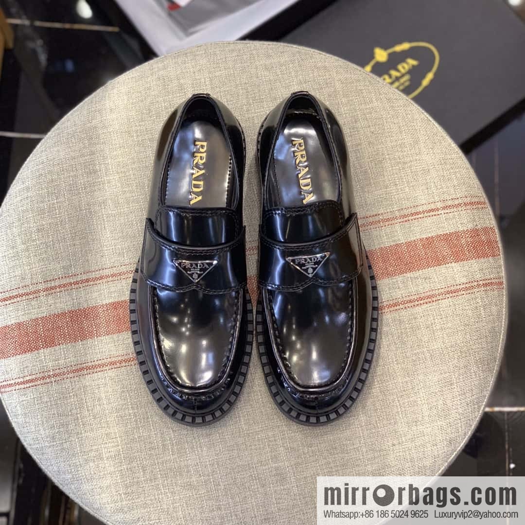 PRADA triangular logo decoration, glossy loafers