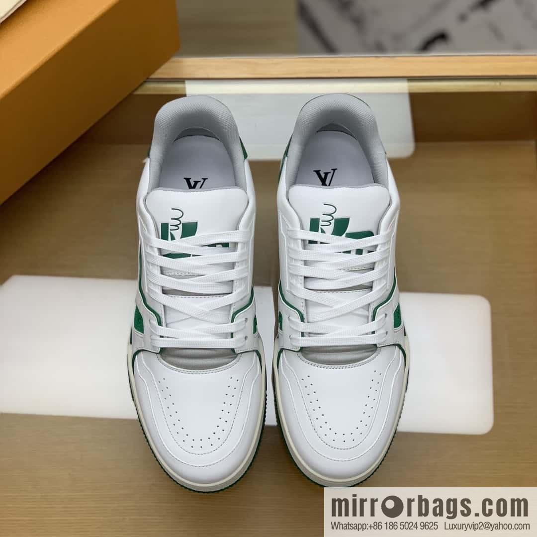 LV white calfskin, men's sports and leisure shoes.