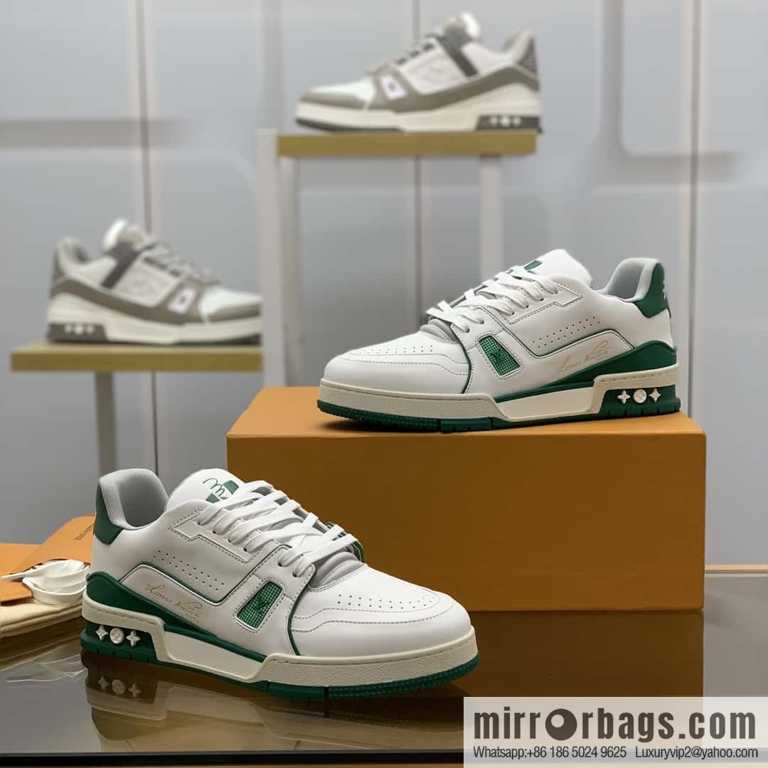 LV white calfskin, men's sports and leisure shoes.