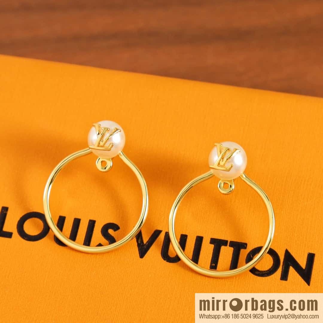 Louis Vuitton LV pearl round stud earrings