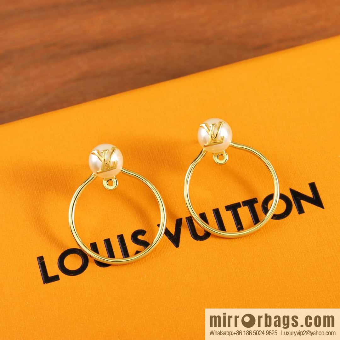Louis Vuitton LV pearl round stud earrings