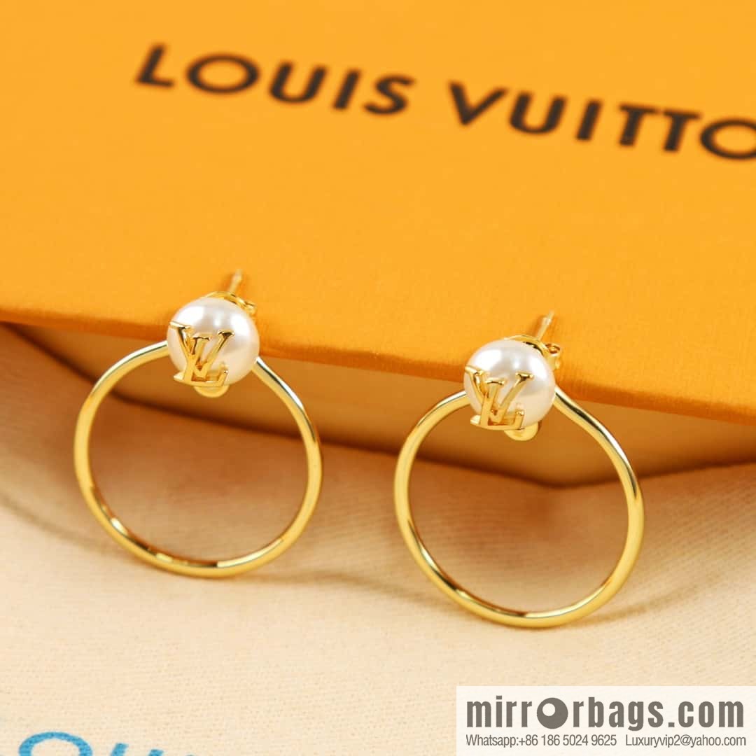 Louis Vuitton LV pearl round stud earrings