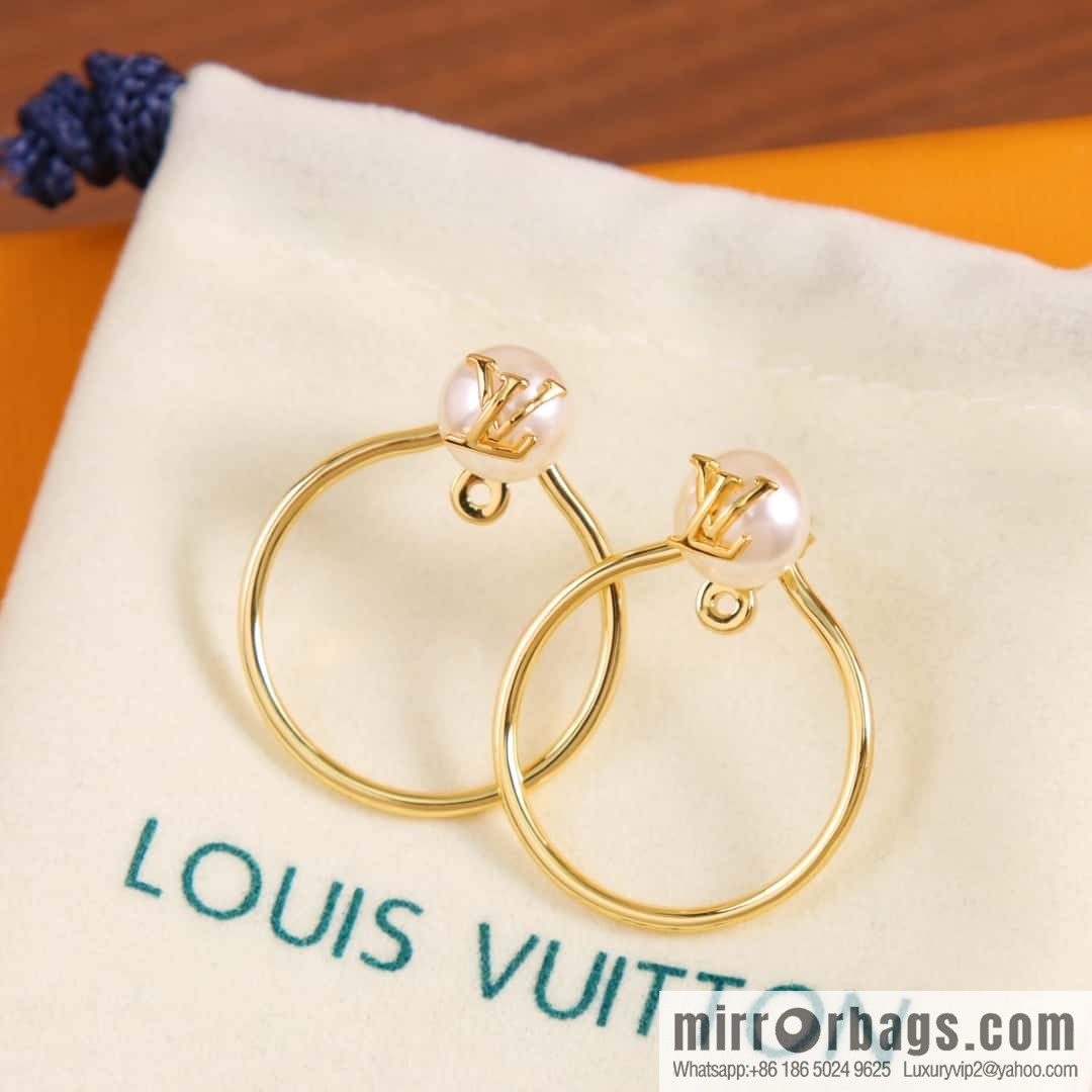 Louis Vuitton LV pearl round stud earrings