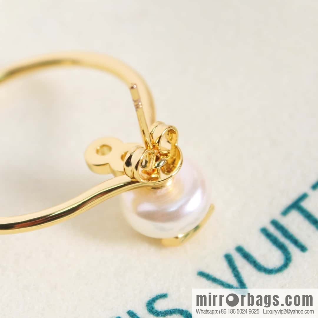 Louis Vuitton LV pearl round stud earrings