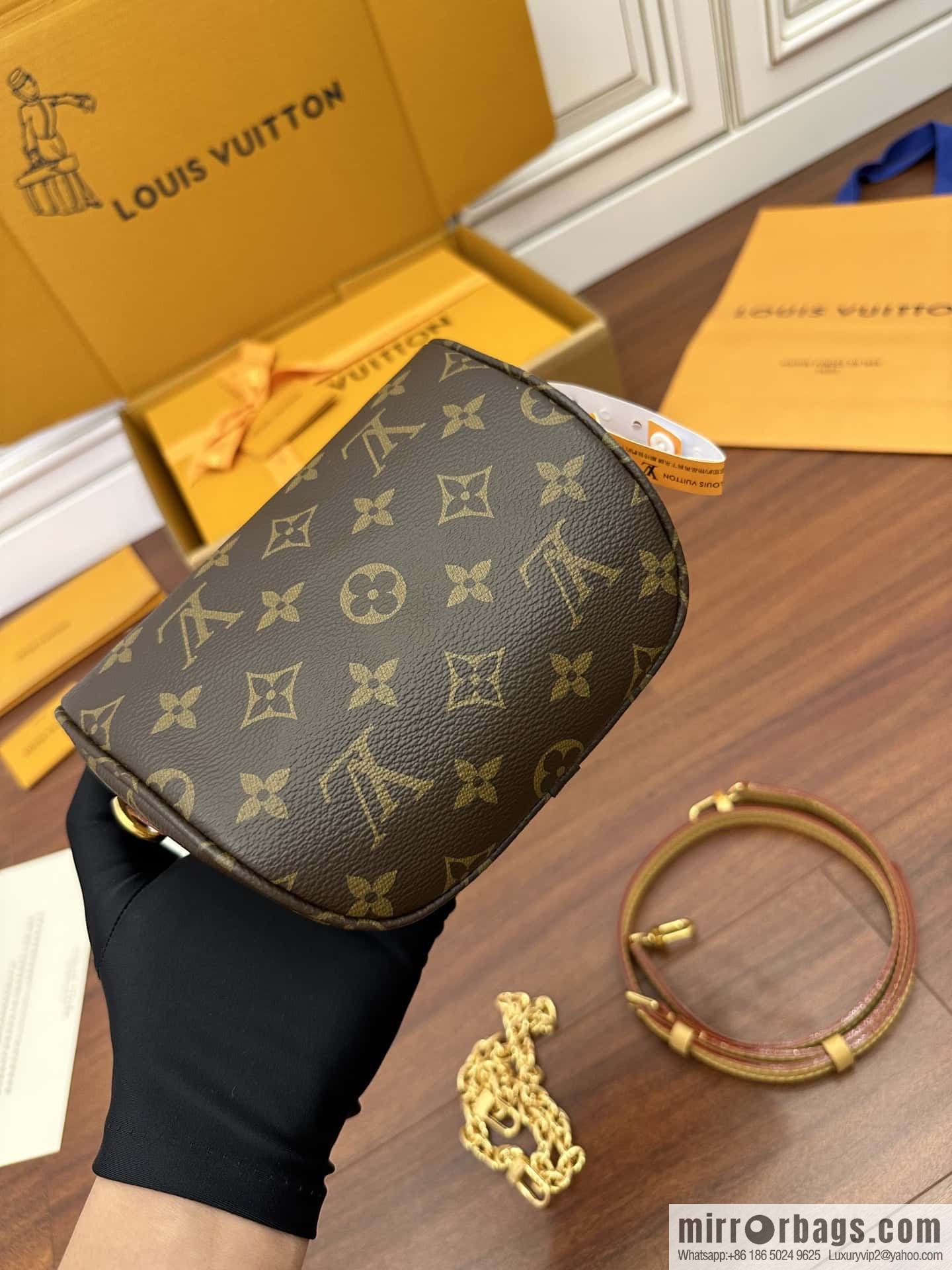 LV MINI BUMBAG handbag M82335