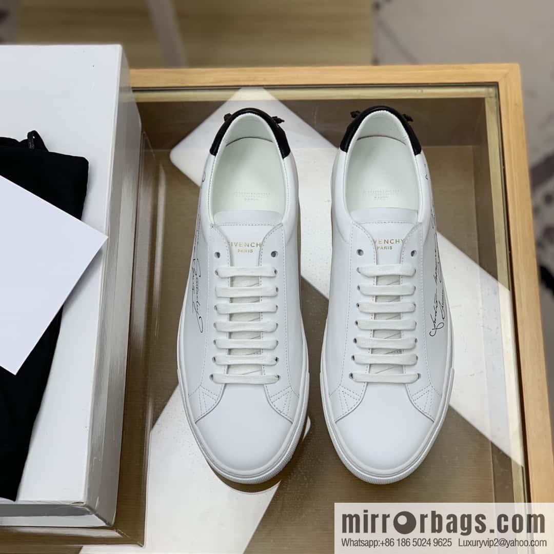 Givenchy/Givenchy, matte white leather (fabric) Urban Street sneakers