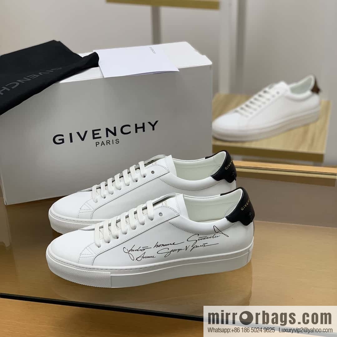 Givenchy/Givenchy, matte white leather (fabric) Urban Street sneakers