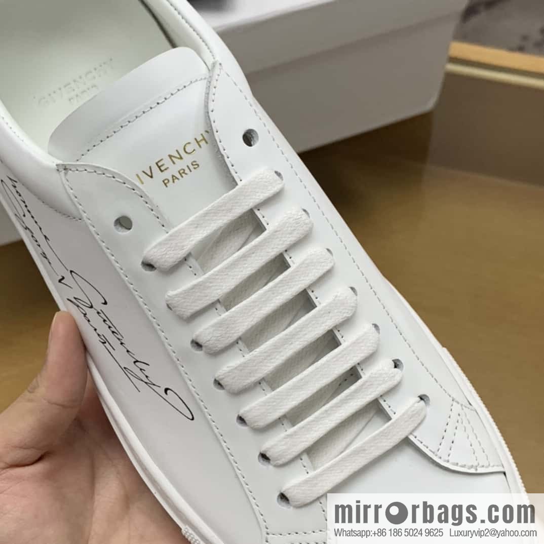 Givenchy/Givenchy, matte white leather (fabric) Urban Street sneakers