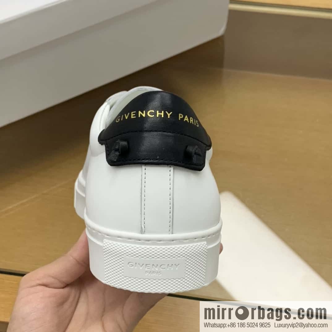 Givenchy/Givenchy, matte white leather (fabric) Urban Street sneakers