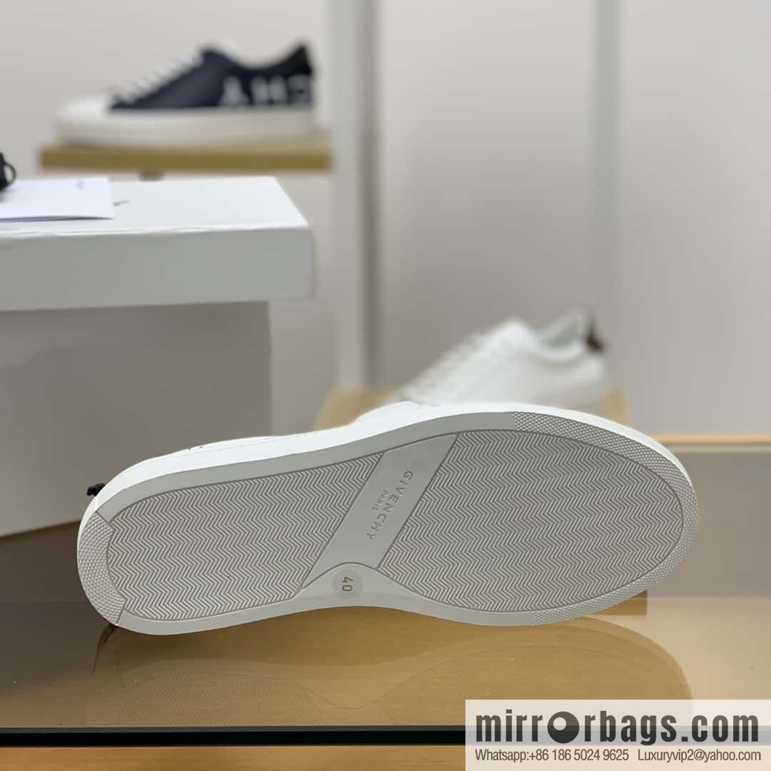 Givenchy/Givenchy, matte white leather (fabric) Urban Street sneakers