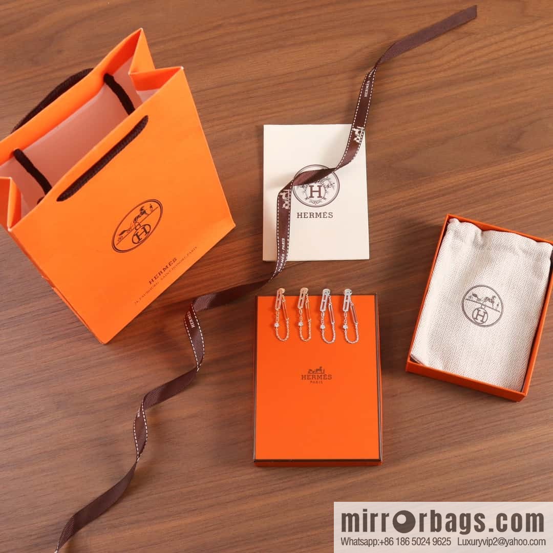 New ☑️ Hermès HERMES full drill pig nose chain stud earrings