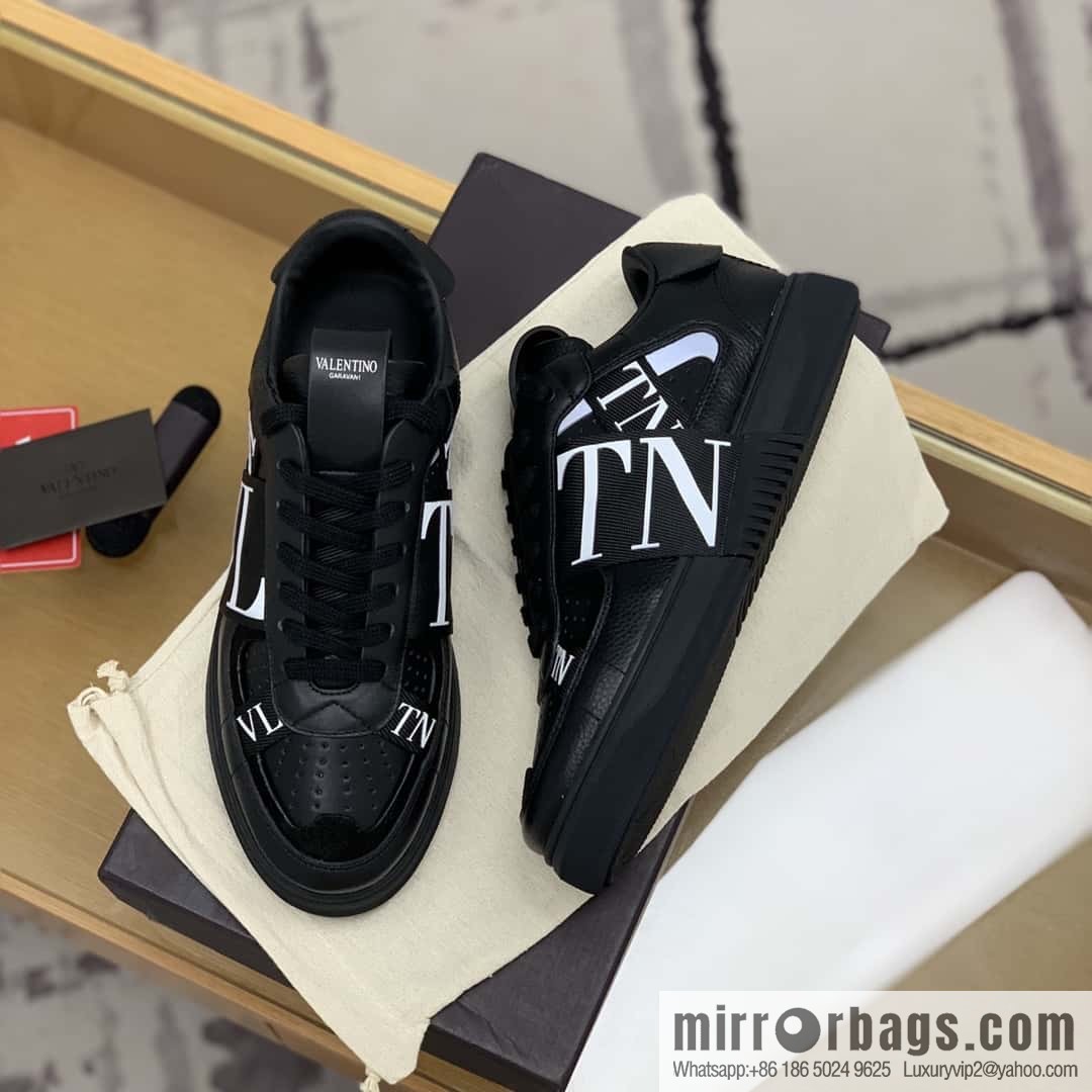 Valentino Unisex sneakers