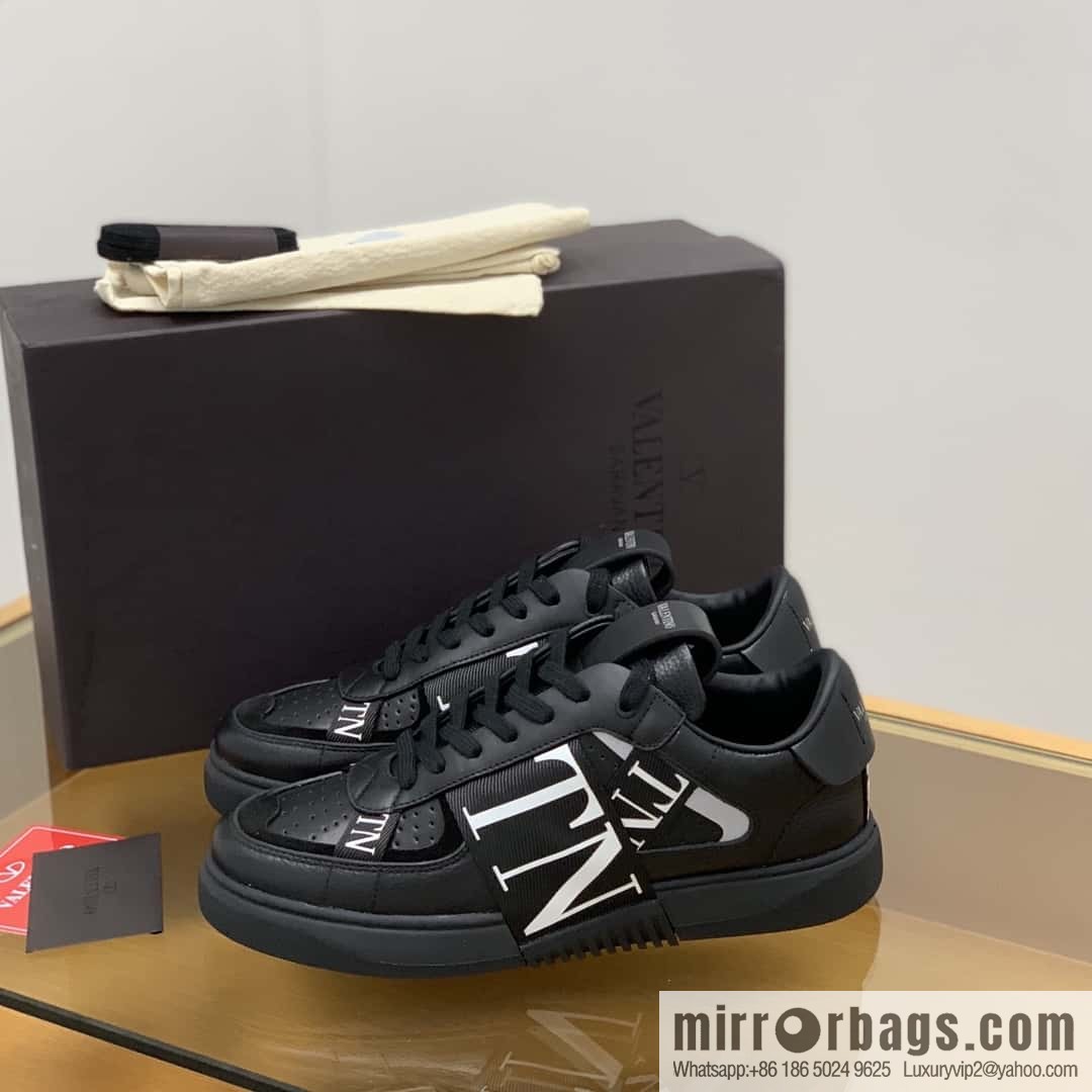 Valentino Unisex sneakers