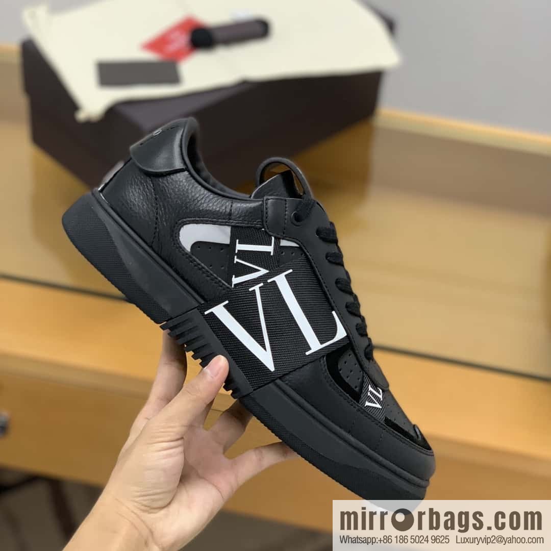 Valentino Unisex sneakers