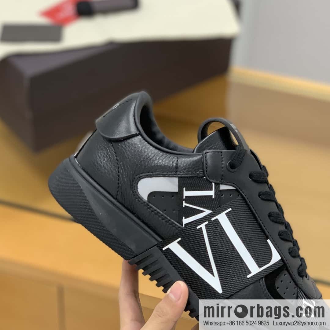 Valentino Unisex sneakers