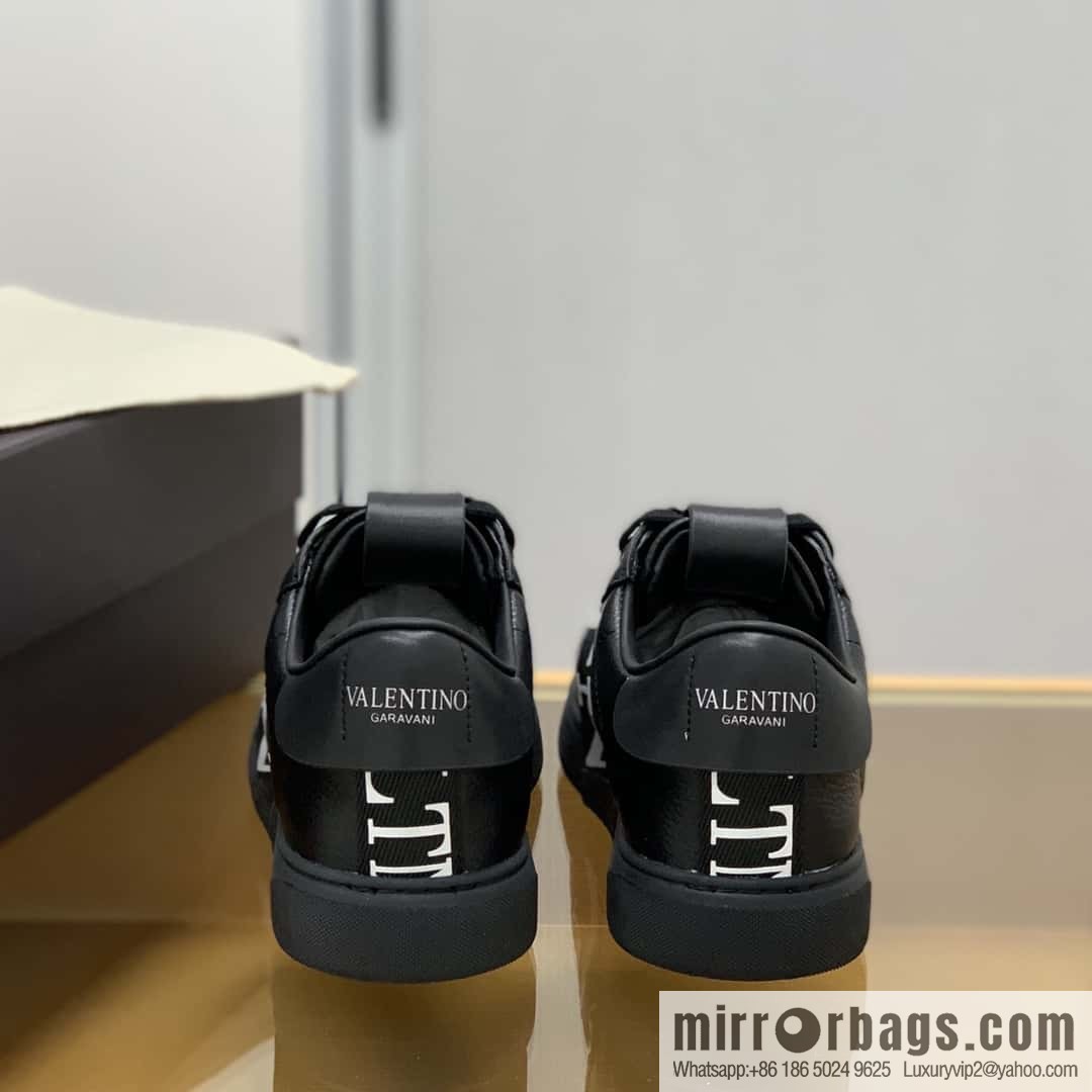 Valentino Unisex sneakers