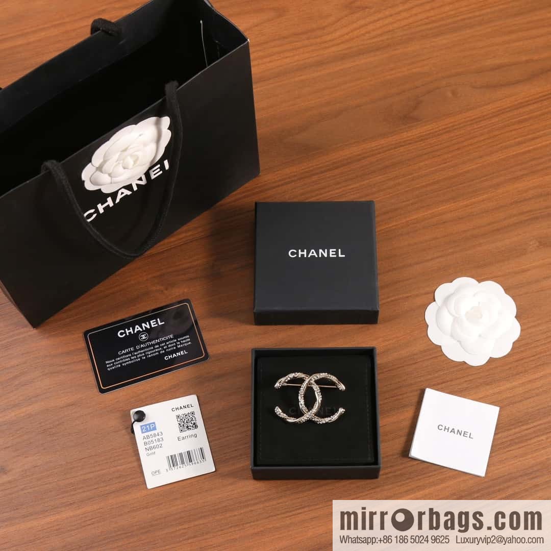 New ☑️ Chanel Double C Half Diamond Gold Brooch