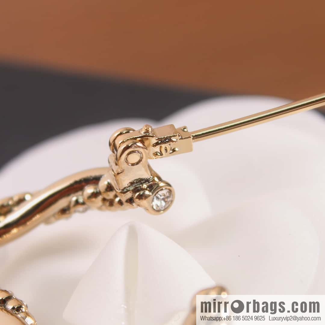 New ☑️ Chanel Double C Half Diamond Gold Brooch