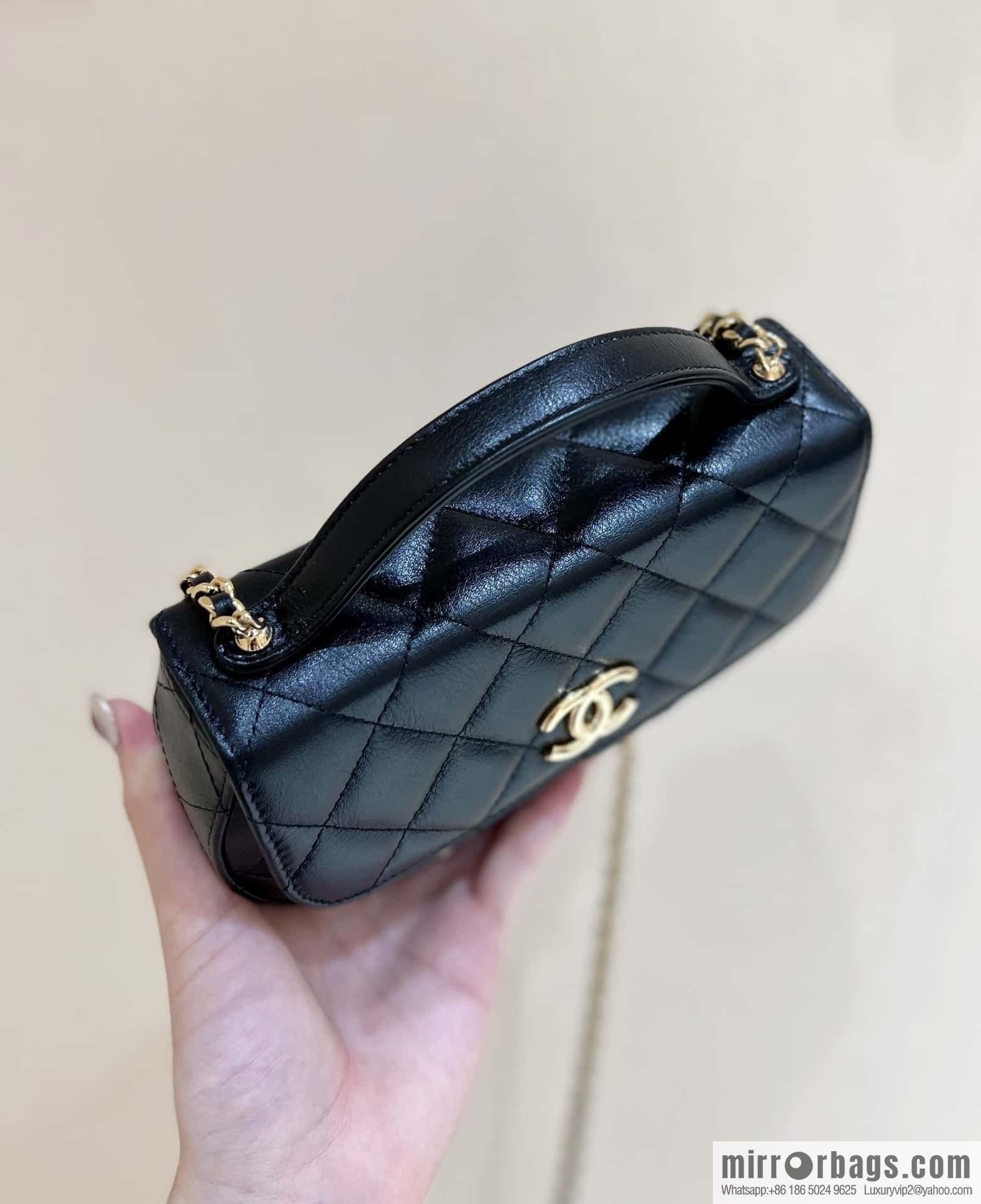 CHANEL 23A high-end handmade workshop series saddle bag AP3367