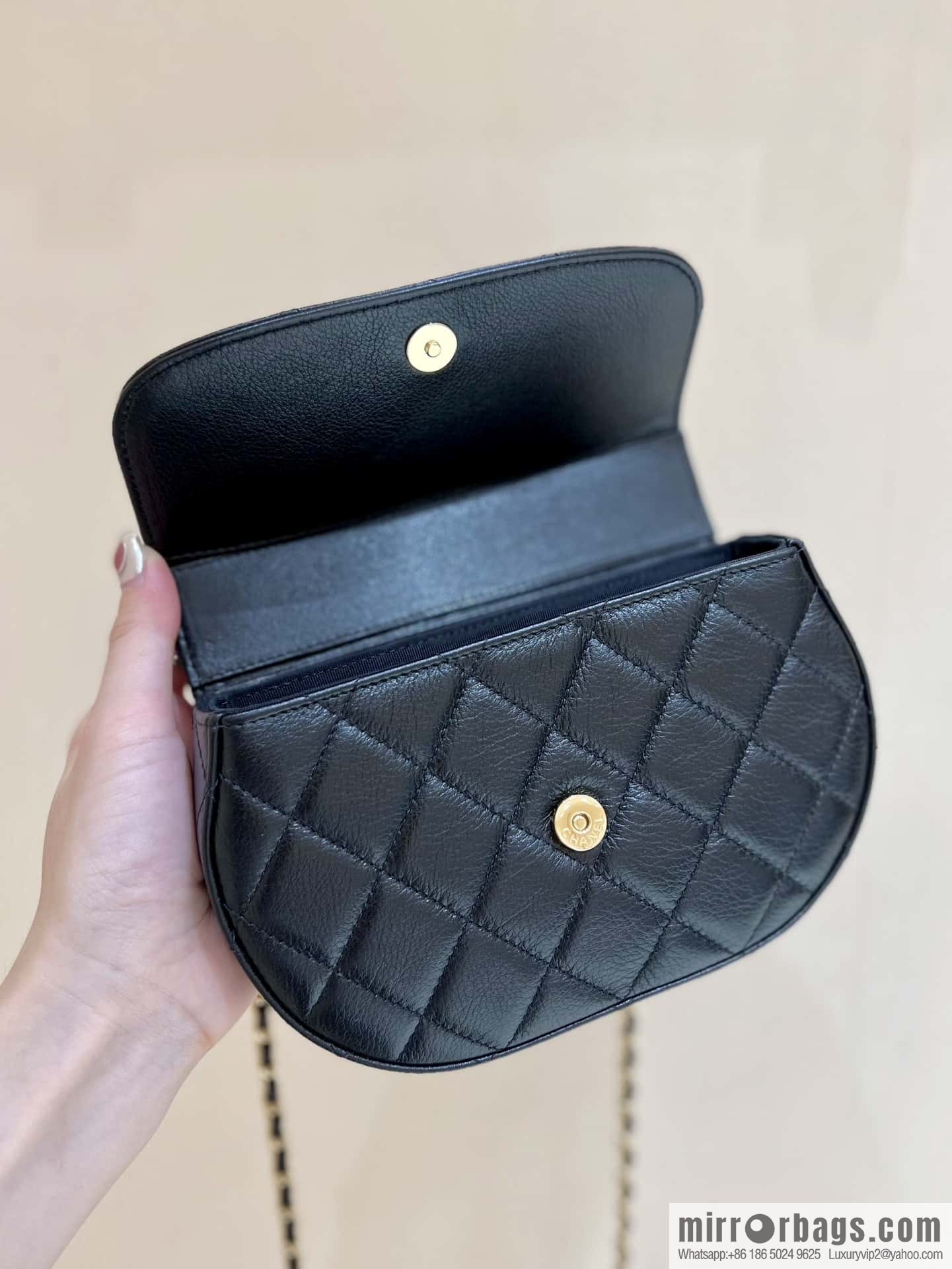 CHANEL 23A high-end handmade workshop series saddle bag AP3367