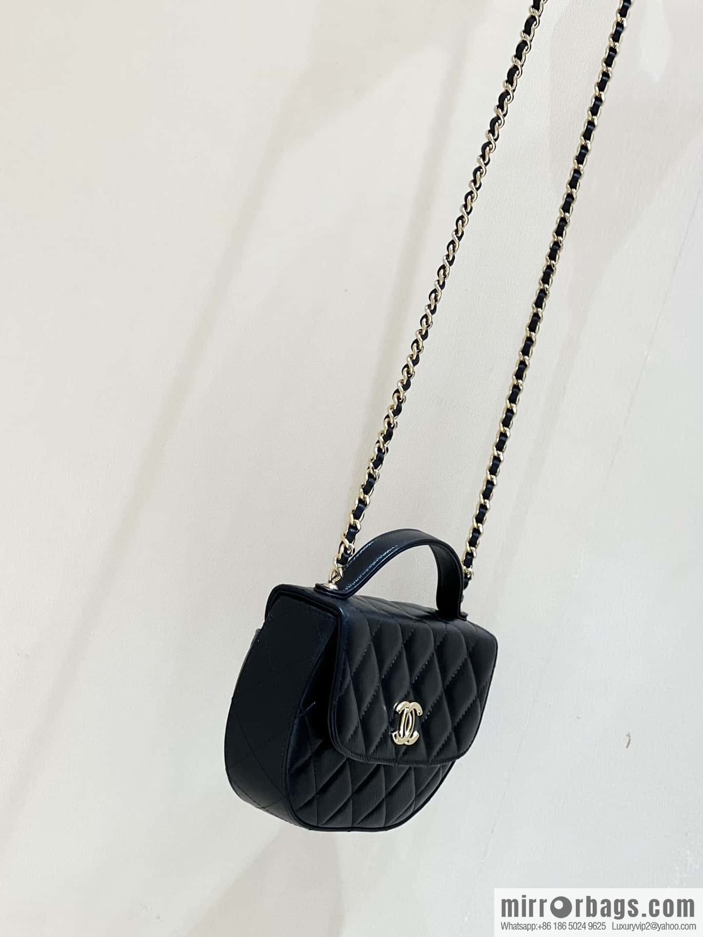 CHANEL 23A high-end handmade workshop series saddle bag AP3367