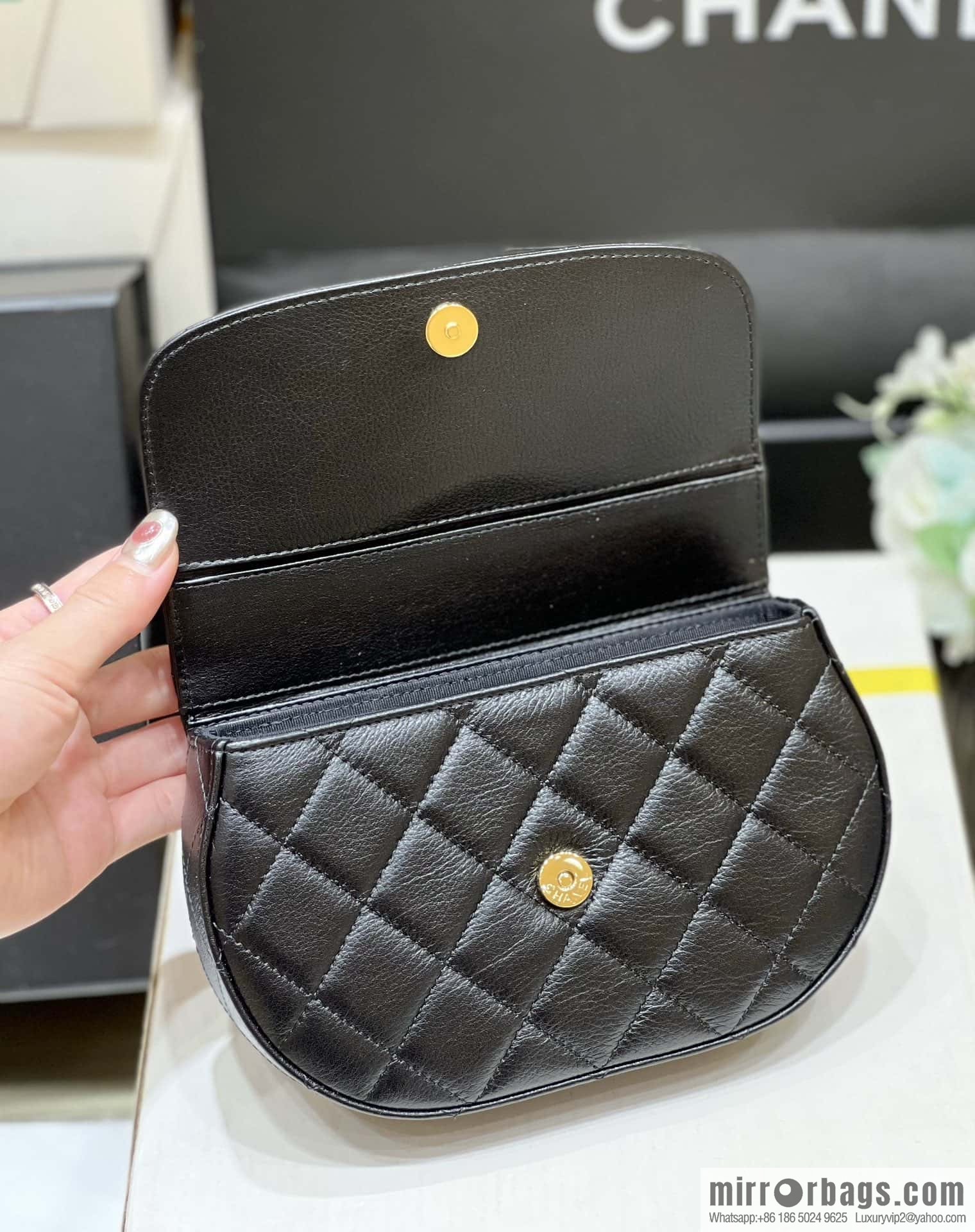 CHANEL 23A high-end handmade workshop series saddle bag AP3367