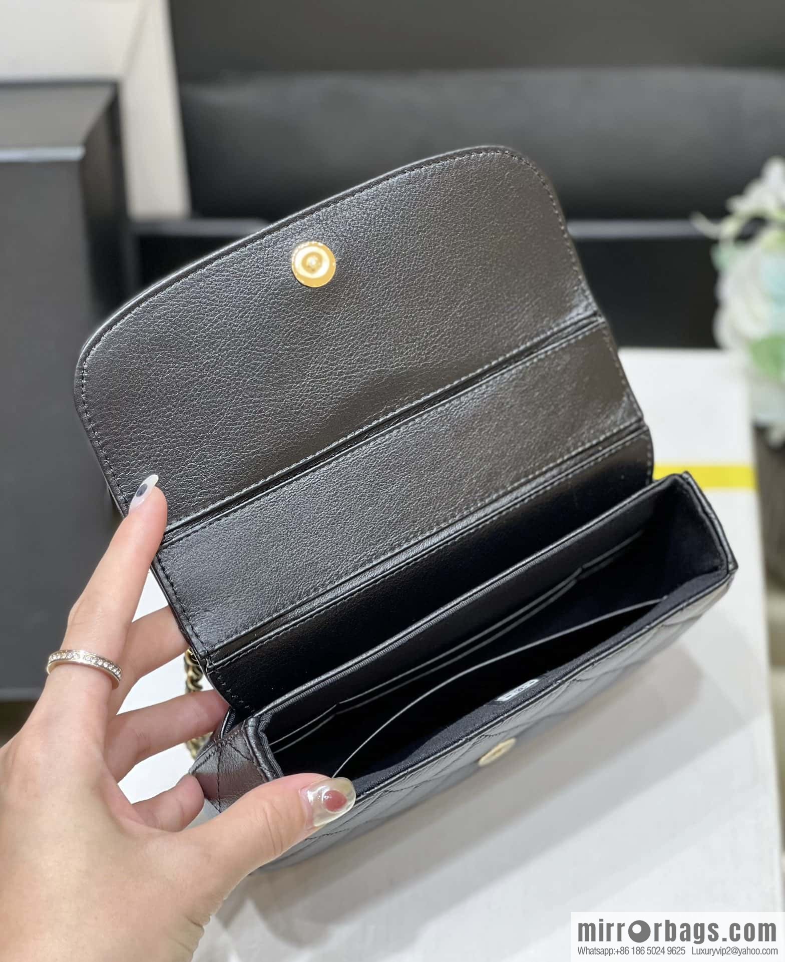 CHANEL 23A high-end handmade workshop series saddle bag AP3367