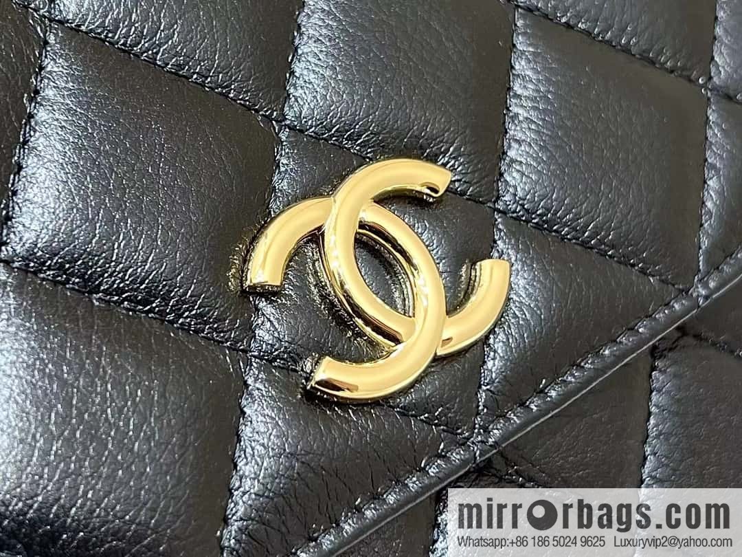 CHANEL 23A high-end handmade workshop series saddle bag AP3367
