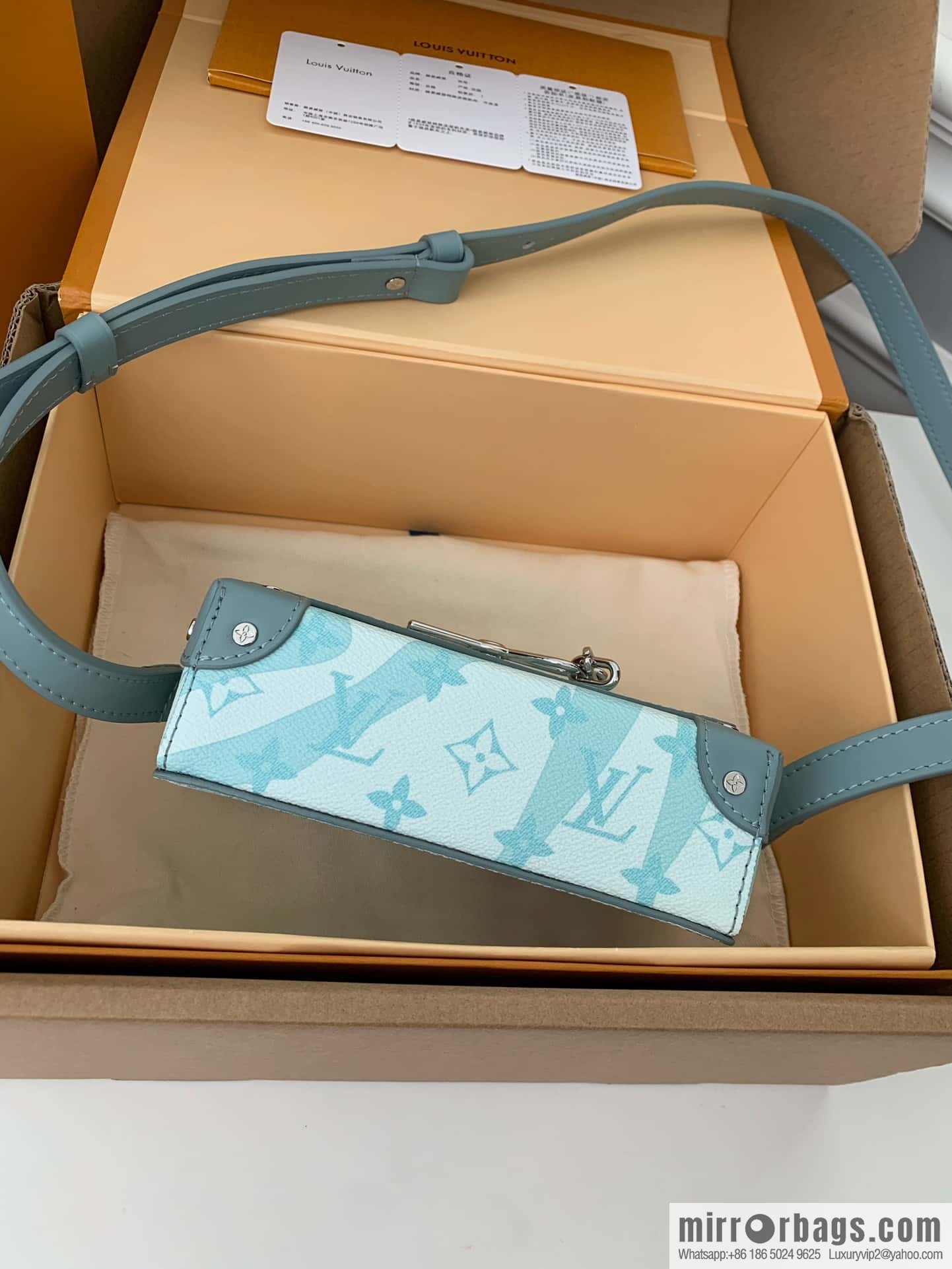 LV M22637 Steamer Wearable Wallet