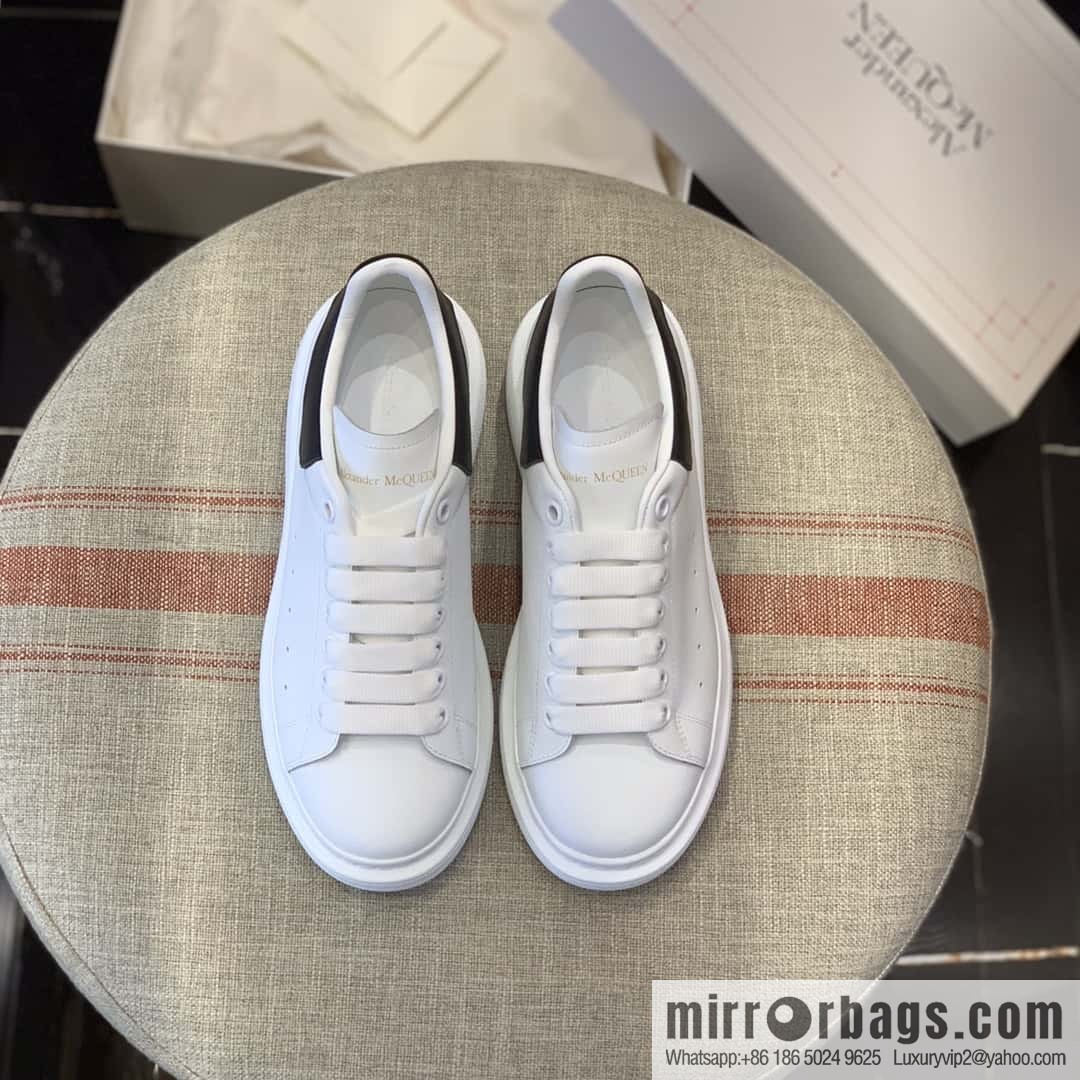 Alexander McQueen Alexander McQueen Black Leather Tail Unisex Sneakers