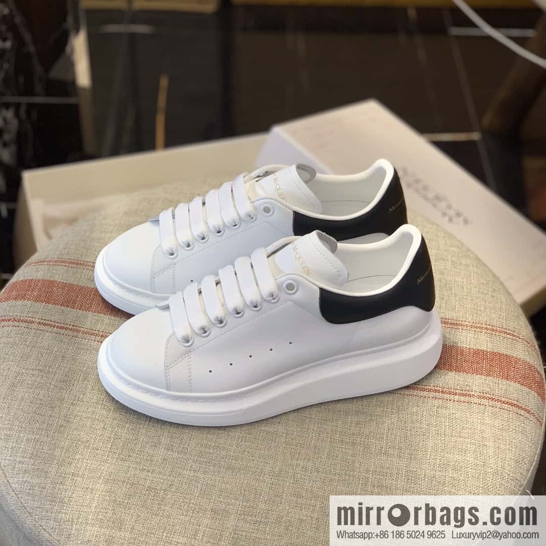 Alexander McQueen Alexander McQueen Black Leather Tail Unisex Sneakers