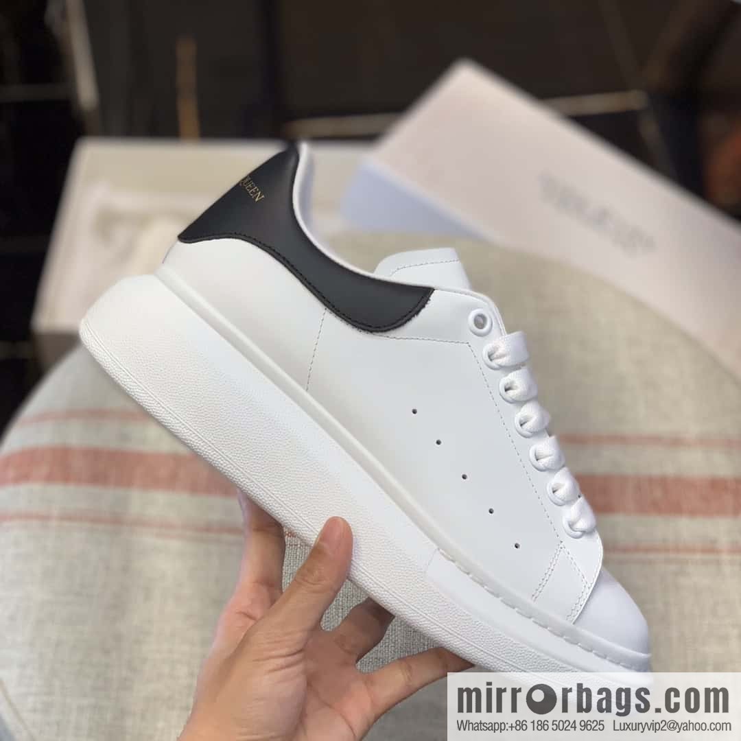 Alexander McQueen Alexander McQueen Black Leather Tail Unisex Sneakers