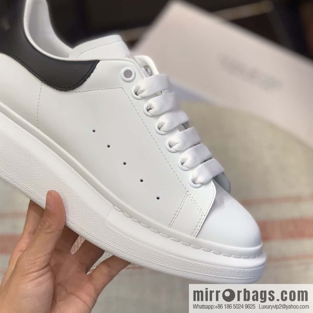 Alexander McQueen Alexander McQueen Black Leather Tail Unisex Sneakers