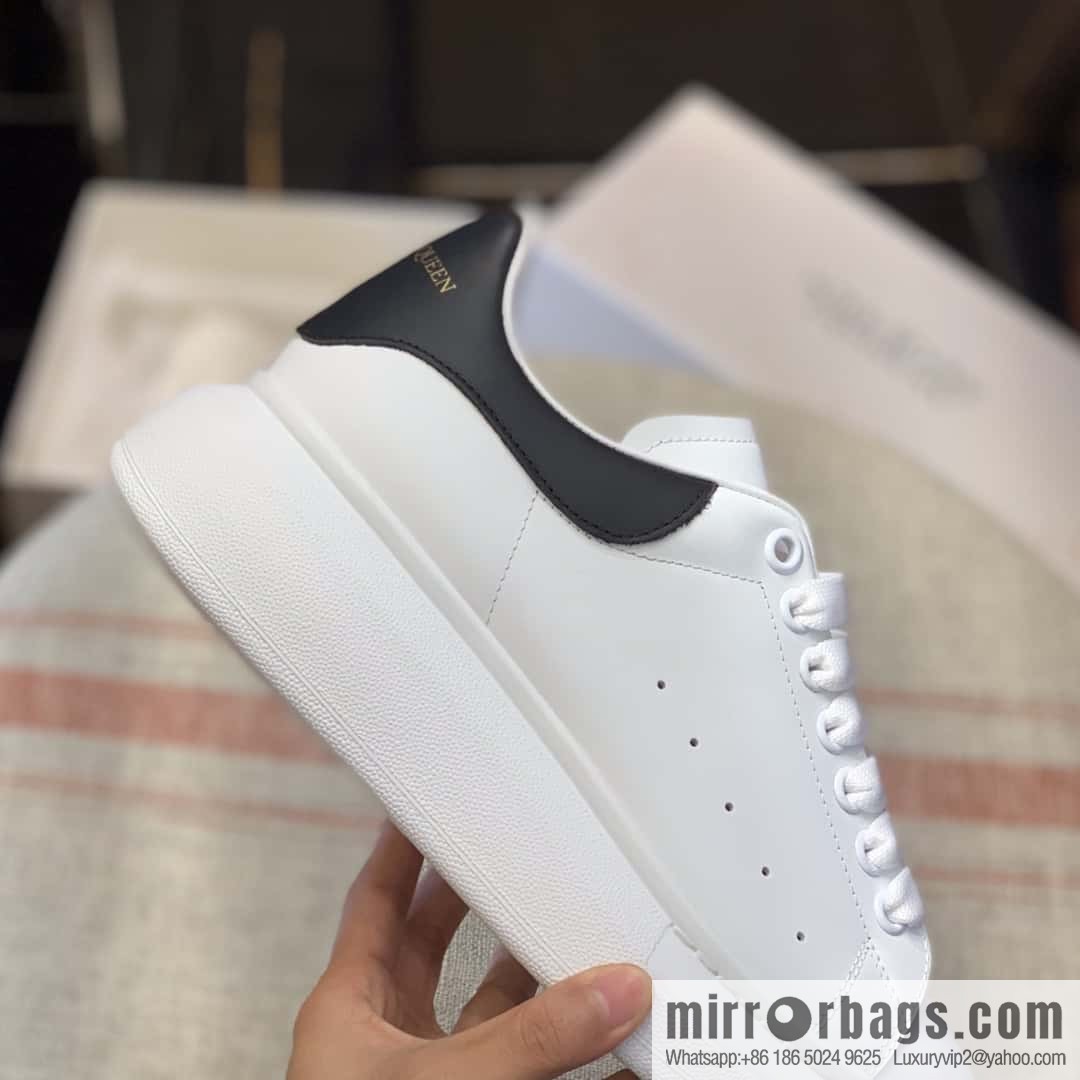 Alexander McQueen Alexander McQueen Black Leather Tail Unisex Sneakers