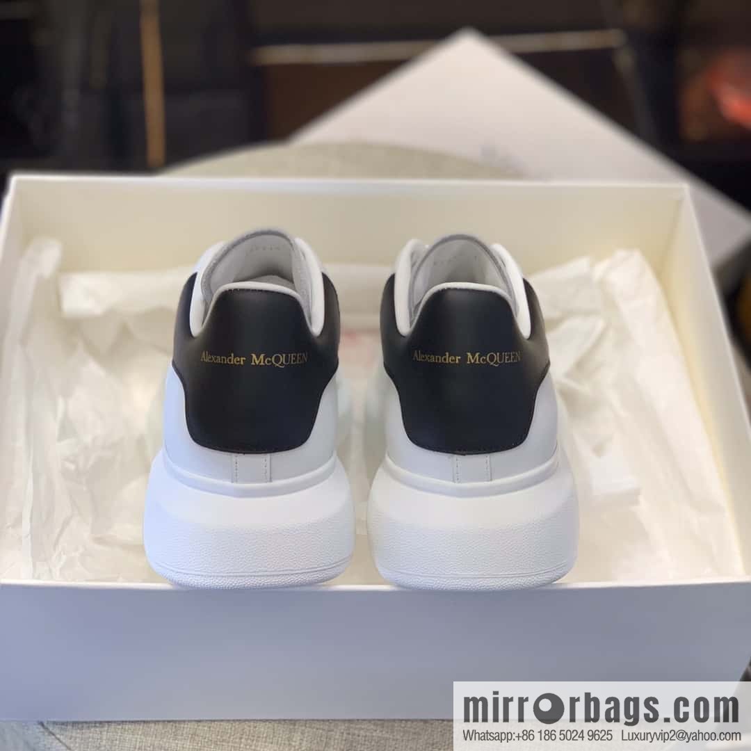 Alexander McQueen Alexander McQueen Black Leather Tail Unisex Sneakers