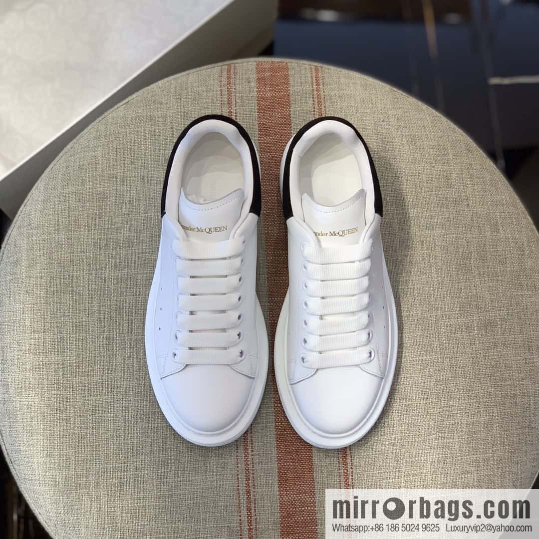 Alexander McQueen Alexander McQueen Black Fleece Tail Unisex sneakers
