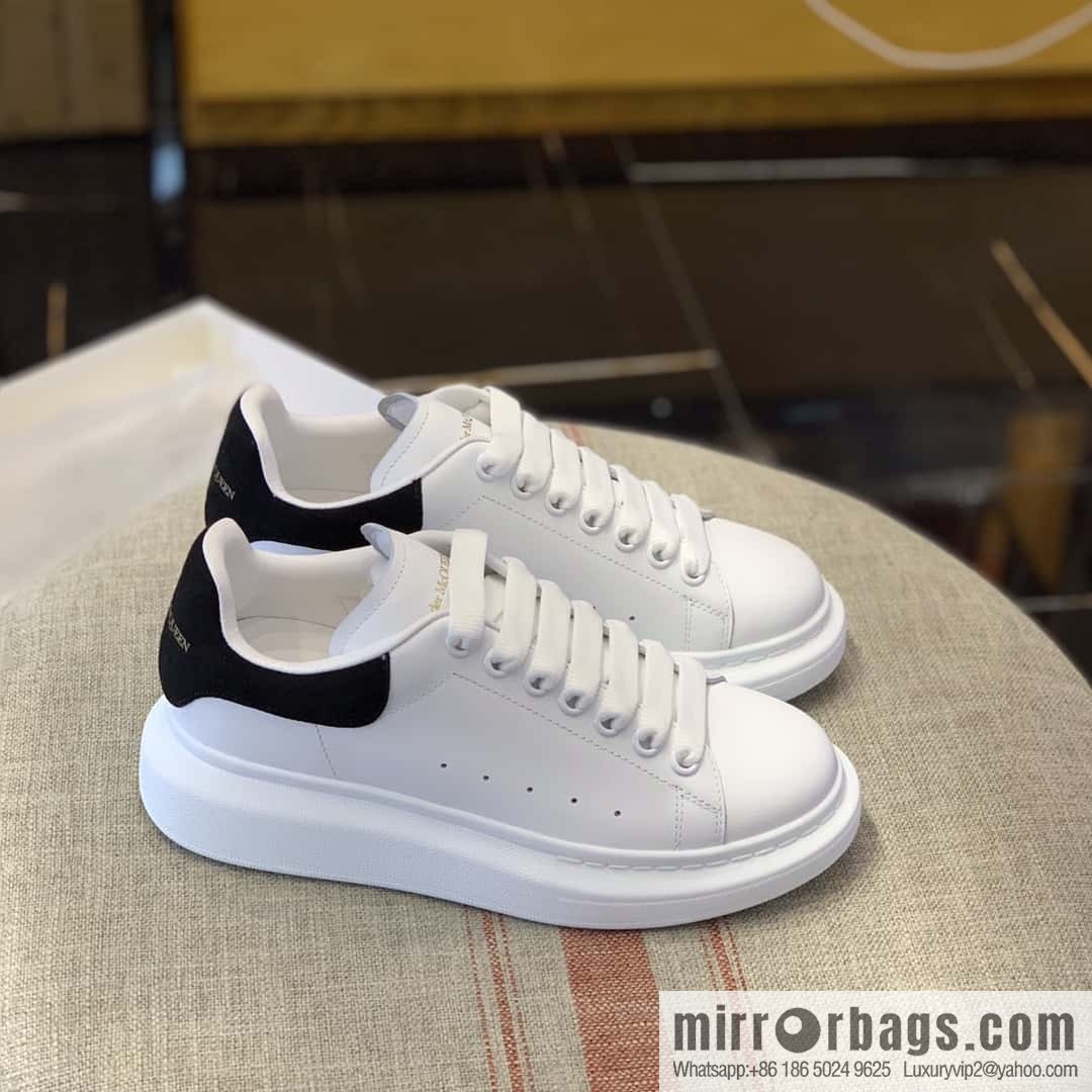 Alexander McQueen Alexander McQueen Black Fleece Tail Unisex sneakers