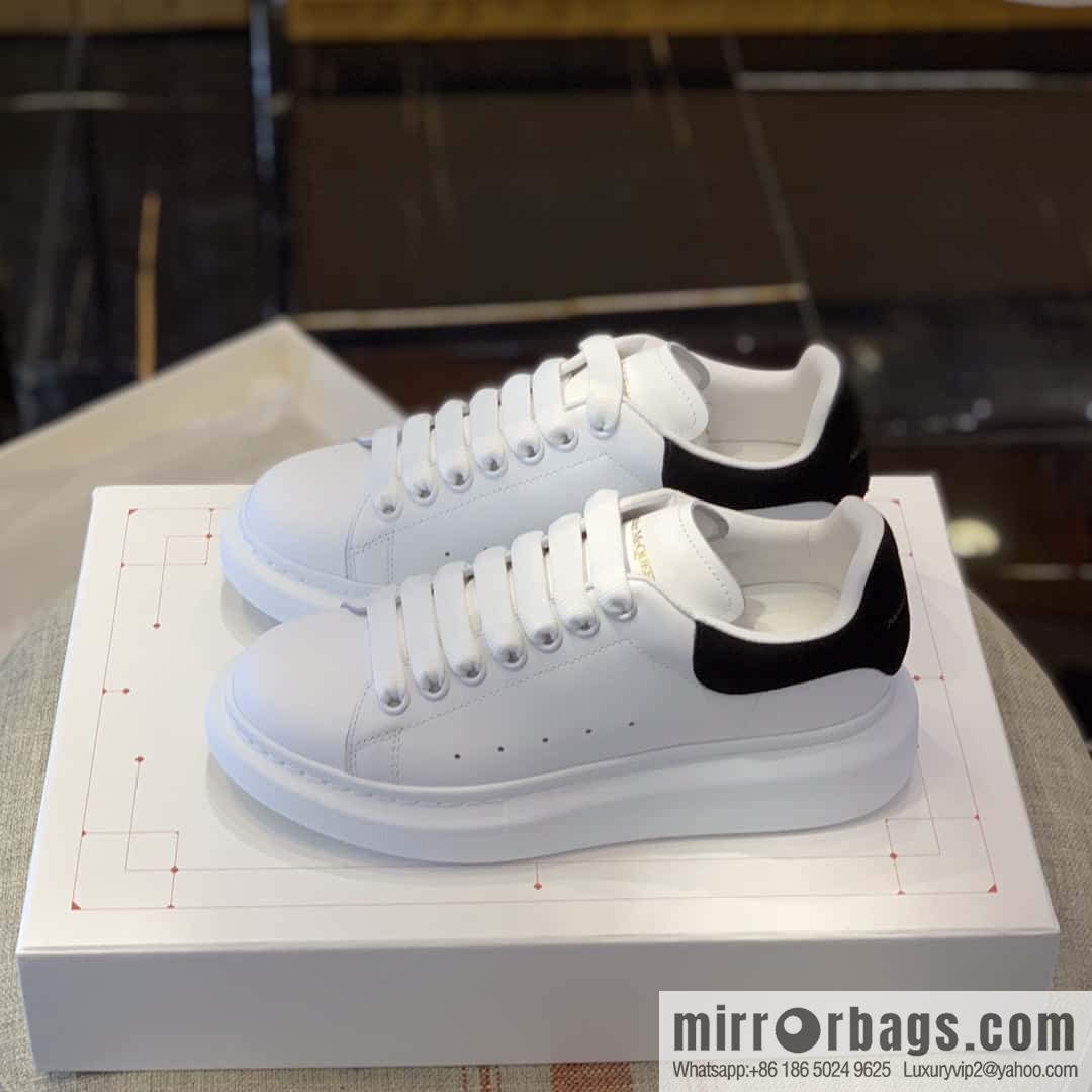 Alexander McQueen Alexander McQueen Black Fleece Tail Unisex sneakers