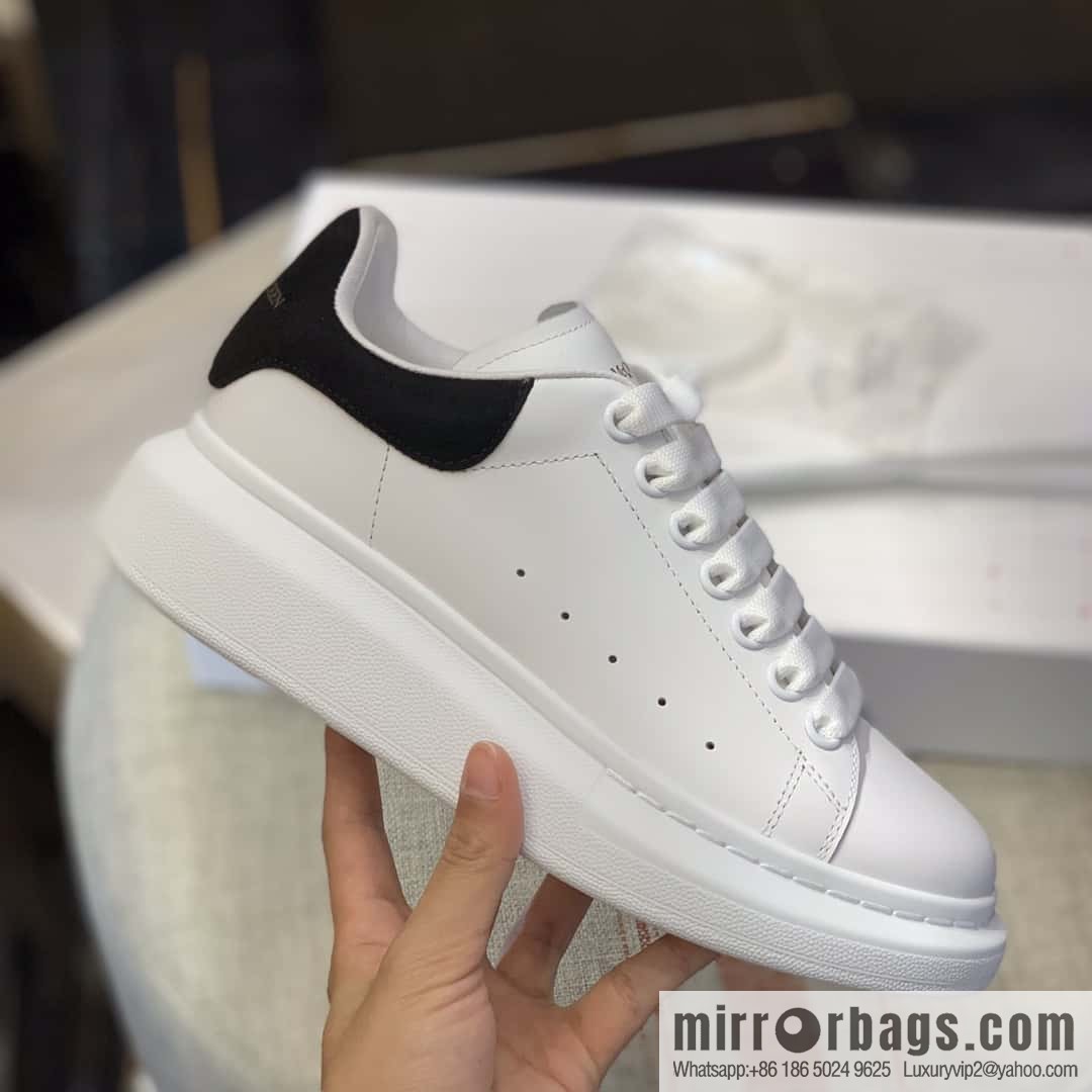 Alexander McQueen Alexander McQueen Black Fleece Tail Unisex sneakers