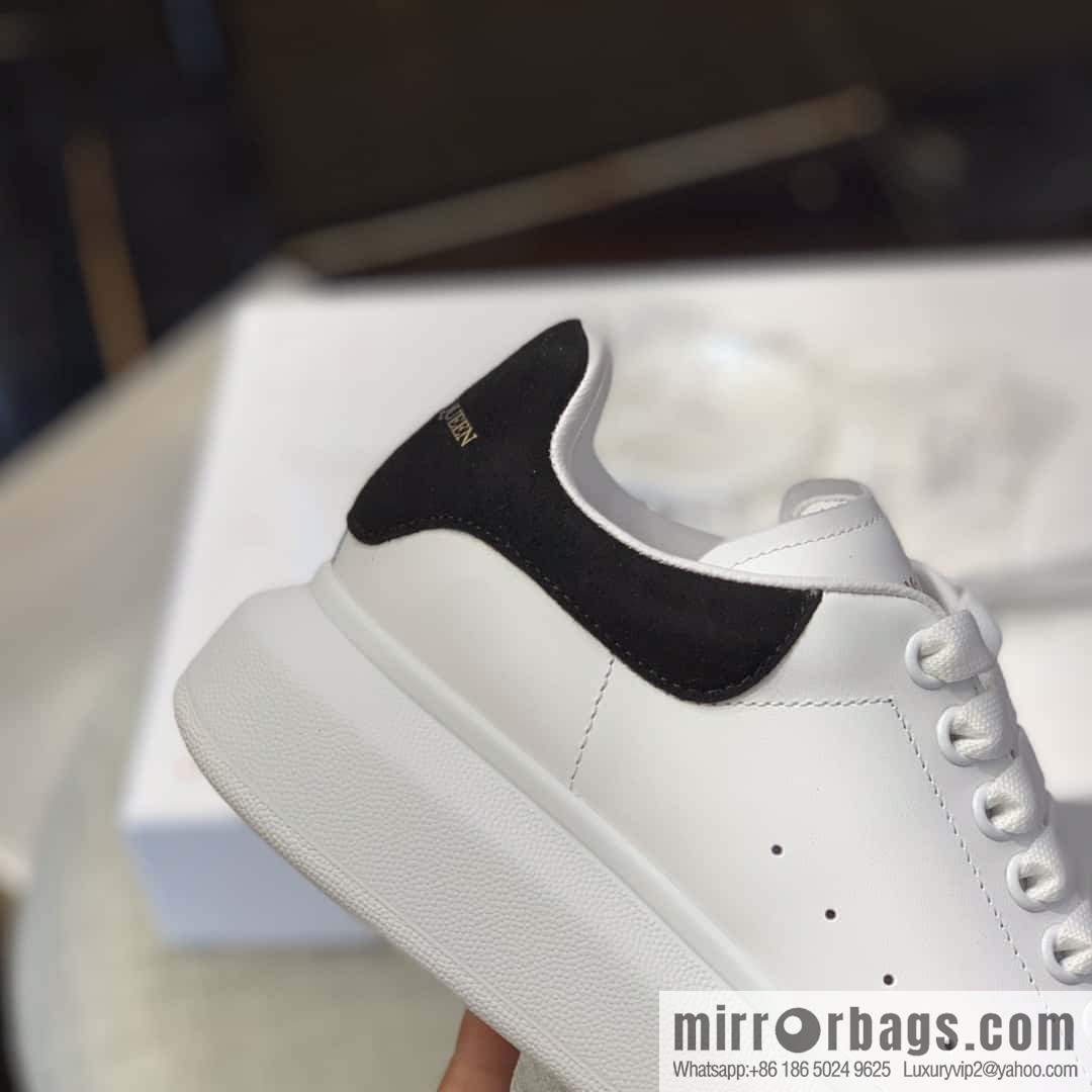 Alexander McQueen Alexander McQueen Black Fleece Tail Unisex sneakers