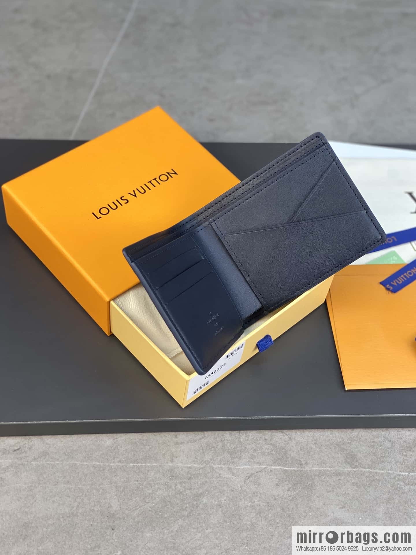 LV M82323 MULTIPLE wallet