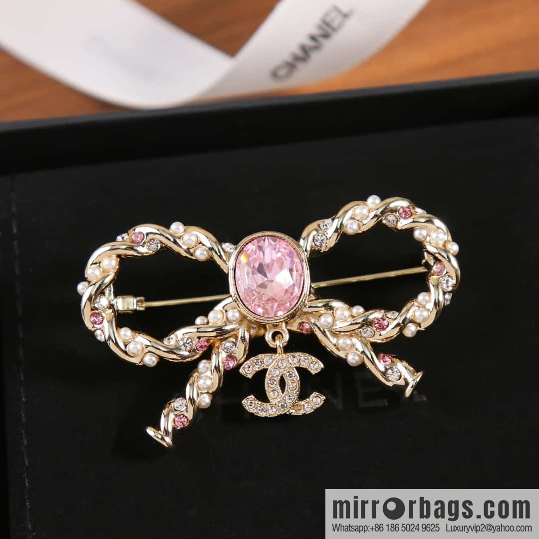 New ☑️ Chanel Double C Pink Diamond Bow Brooch