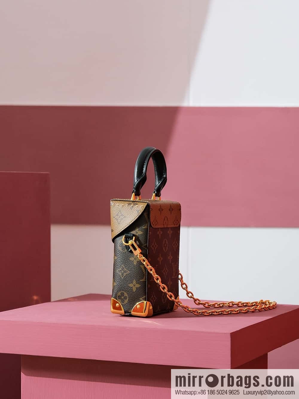LV M82465 CAMERA BOX handbag