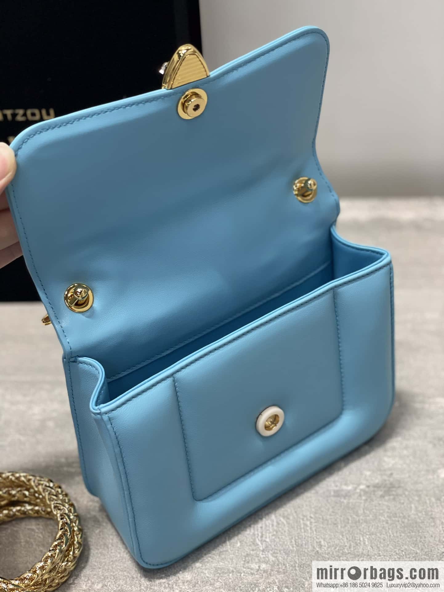 BVLGARI Bulgari small sheepskin snakehead bag Model: 291071