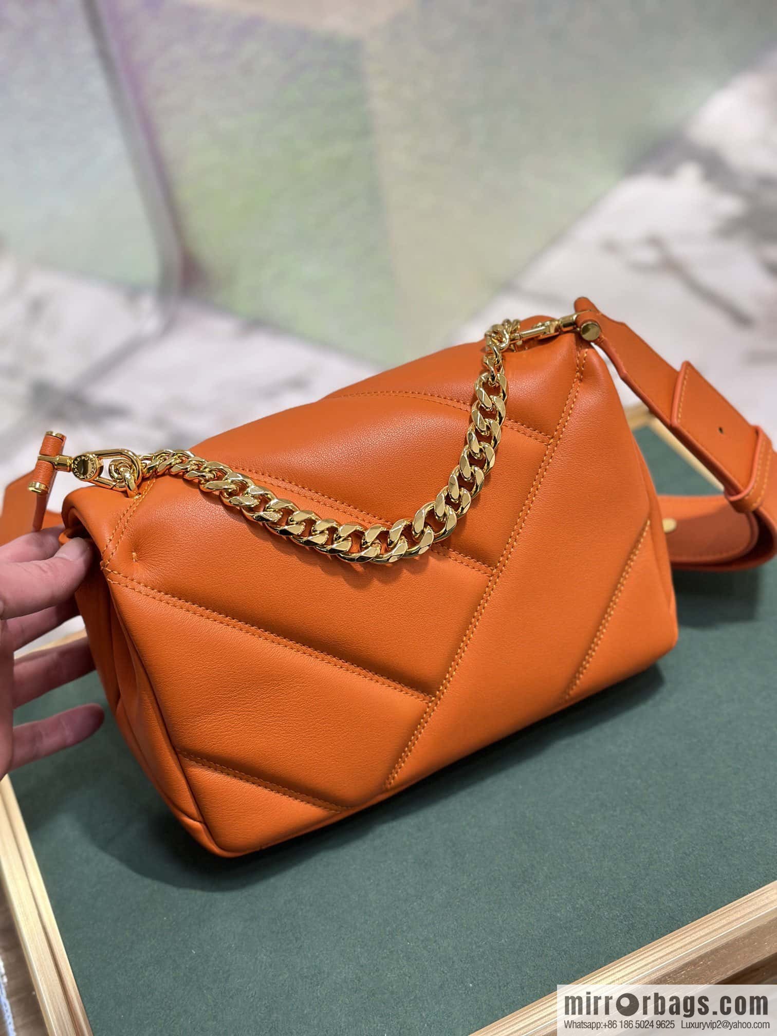 BVLGARI Bulgari SERPENTI CABOCHON series mini crossbody bag Model: 291088