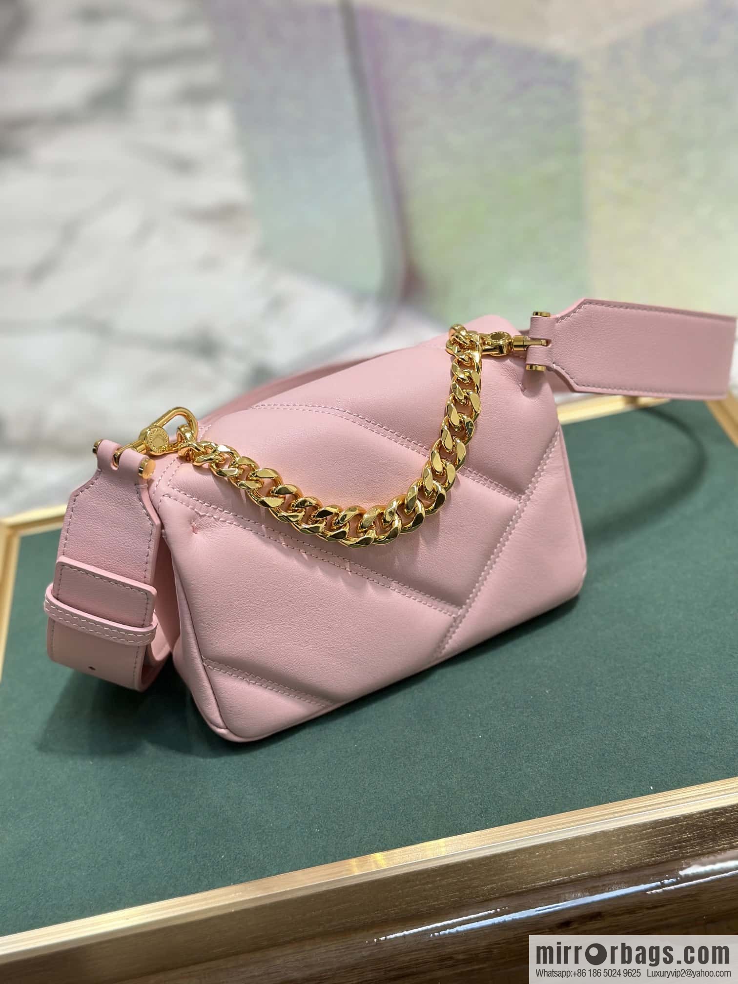 BVLGARI Bulgari SERPENTI CABOCHON series mini crossbody bag Model: 291085