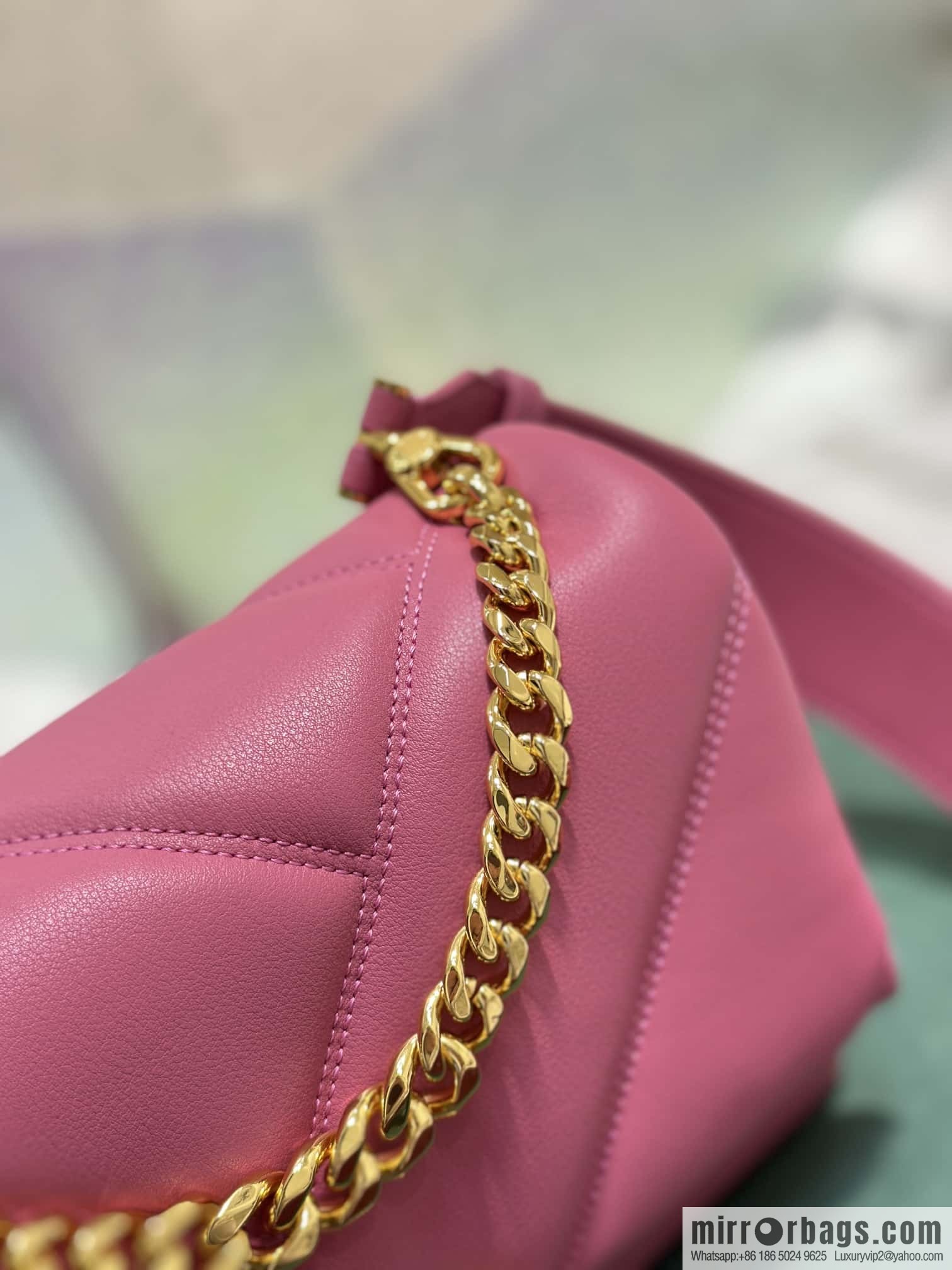 BVLGARI Bulgari SERPENTI CABOCHON series mini crossbody bag Model: 291088